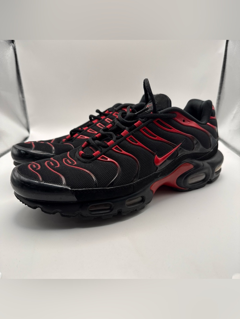 Nike Men’s Air Max Plus TN – Black/Red Accent